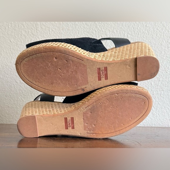 EUC. Toms Black Wedge Sandals with Ankle Strap. - Picture 8 of 8